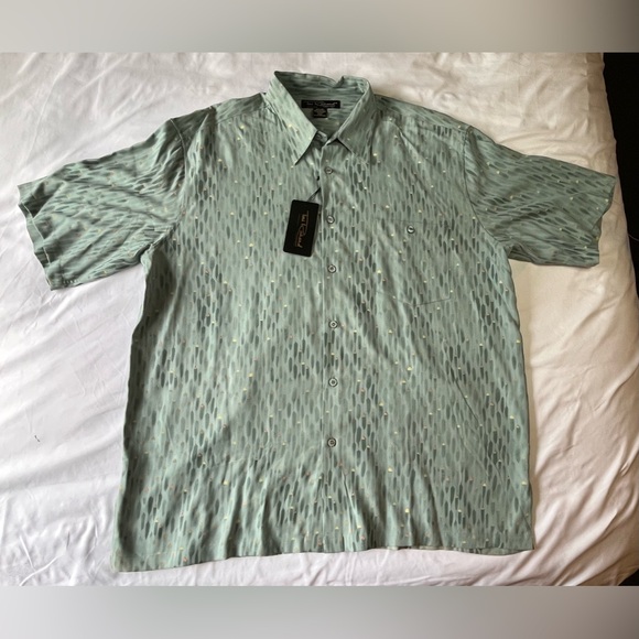 Tori Richard Other - NWT Silk Shirt Tori Richard SS feather pattern shinny buttons Cruise wear 2XL